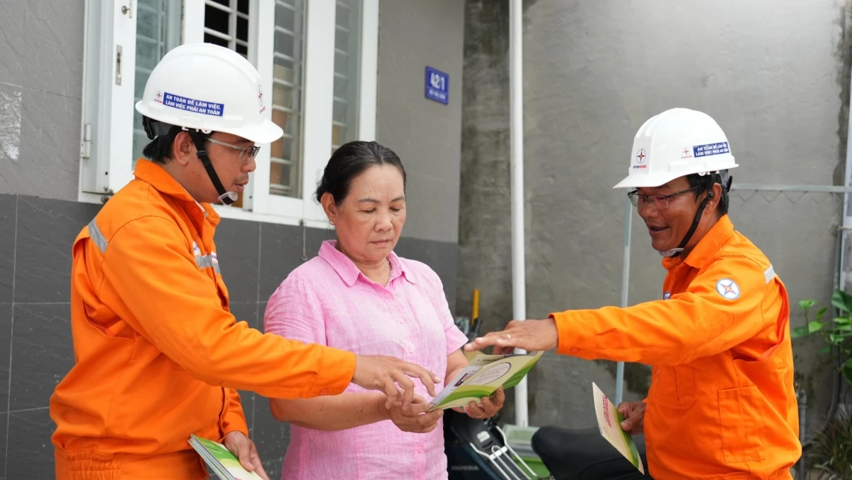 EVNHCMC đảm bảo an toàn điện EVNHCMC sẵn sàng các phương án đảm bảo an toàn điện mùa mưa bão
