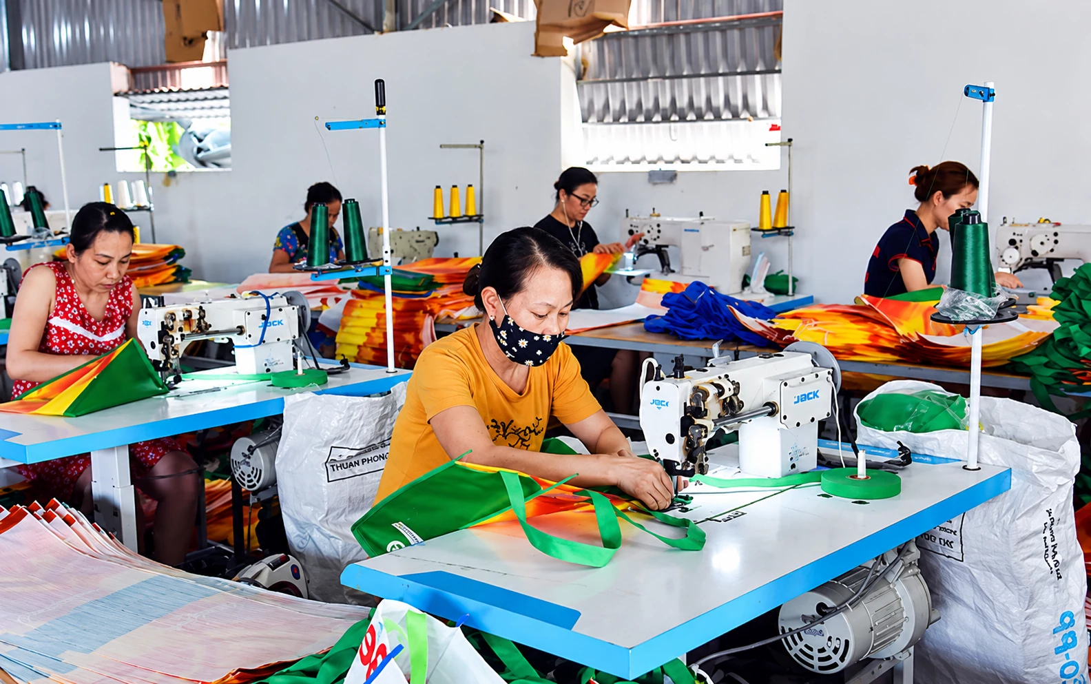 Đổi cơ chế cấp vốn, tạo sức bật cho doanh nghiệp nhỏ và vừa Đổi cơ chế cấp vốn, tạo sức bật cho doanh nghiệp nhỏ và vừa