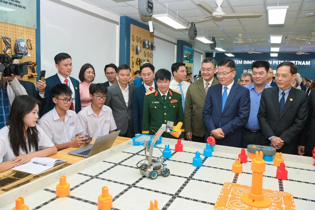 Từ 108 phòng STEM, PETROVIETNAM kết nối những lớp học sáng tạo Từ 108 phòng STEM, PETROVIETNAM kết nối những lớp học sáng tạo