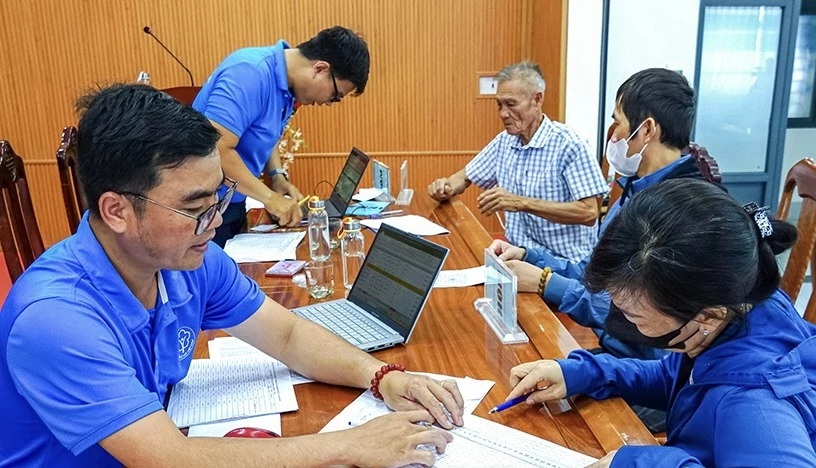 ca mau tiep tuc hoan tra tien bao hiem y te cho nguoi dan thuoc dien an toan khu