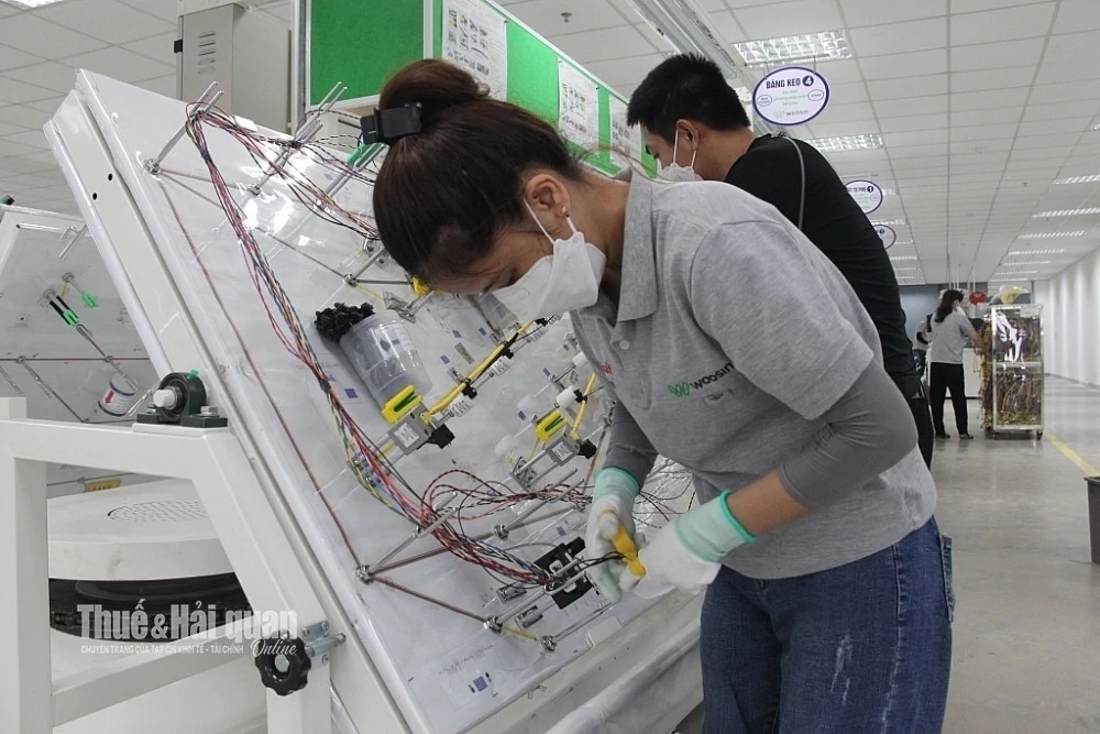 chính sách đối với hoạt động gia công, sản xuất xuất khẩu cũng tiếp tục nhấn mạnh. Ảnh: H.Nụ