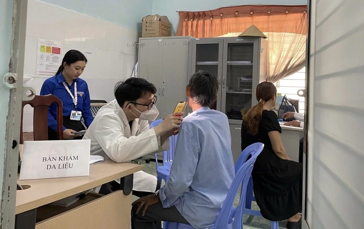 TP. Hồ Chí Minh: Tăng cường chi viện nhân lực cho trạm y tế
