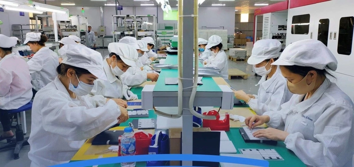 Hoạt động sản xuất hàng hóa xuất khẩu tại chỗ của Công ty TNHH Compal Việt Nam. Ảnh: Diệu Nhi