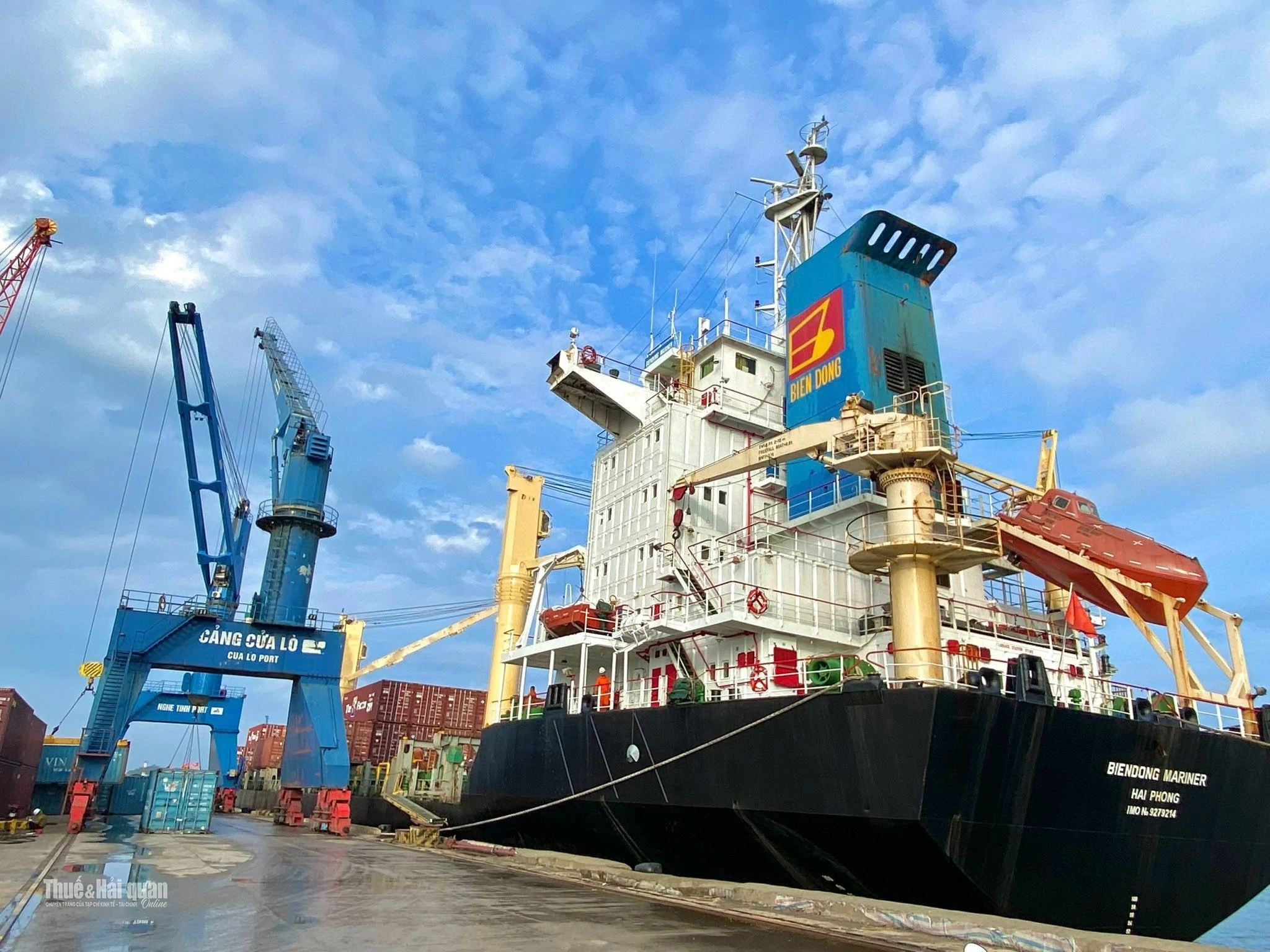 Liên kết dữ liệu phương tiện với hàng hóa qua cửa khẩu