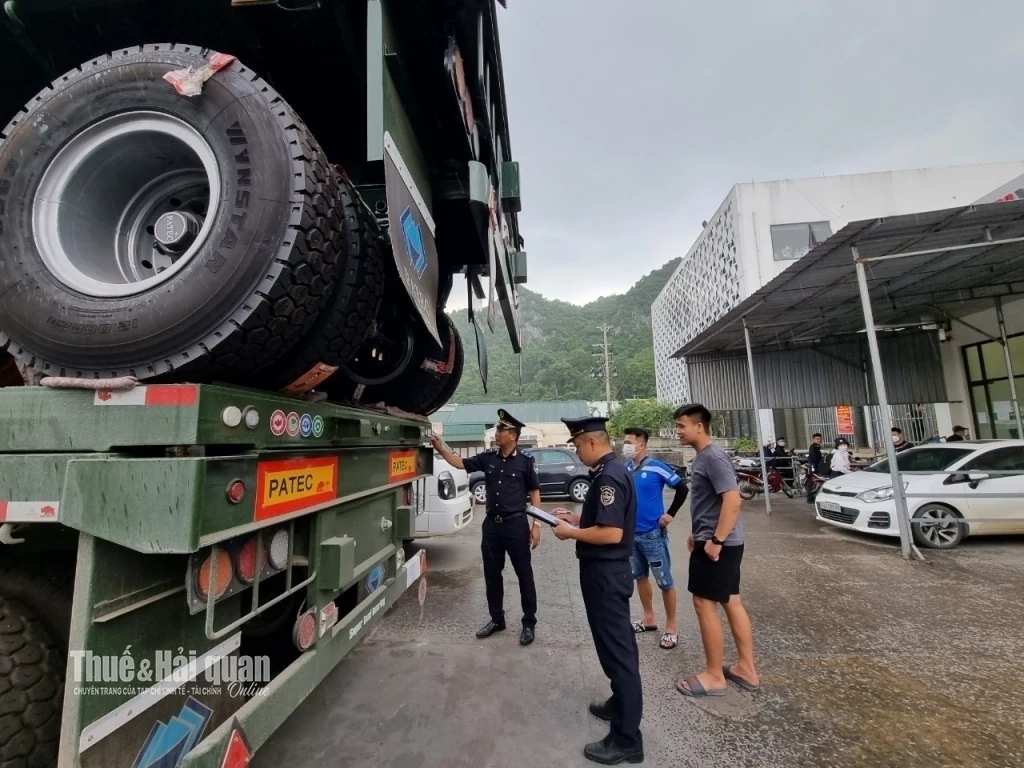 Liên kết dữ liệu phương tiện với hàng hóa qua cửa khẩu