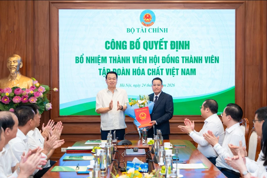 Bộ Tài chính công bố Quyết định bổ nhiệm ông Nguyễn Văn Đông giữ chức Thành viên Hội đồng thành viên Tập đoàn Hóa chất Việt Nam Bộ Tài chính công bố Quyết định bổ nhiệm ông Nguyễn Văn Đông giữ chức Thành viên Hội đồng thành viên Tập đoàn Hóa chất Việt Nam