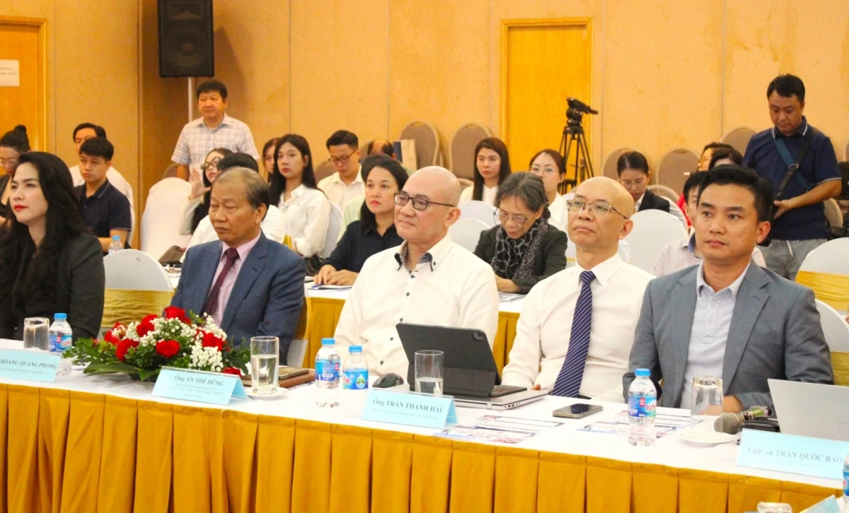 Các đại biểu tham dự đóng góp ý kiến tại Hội thảo.