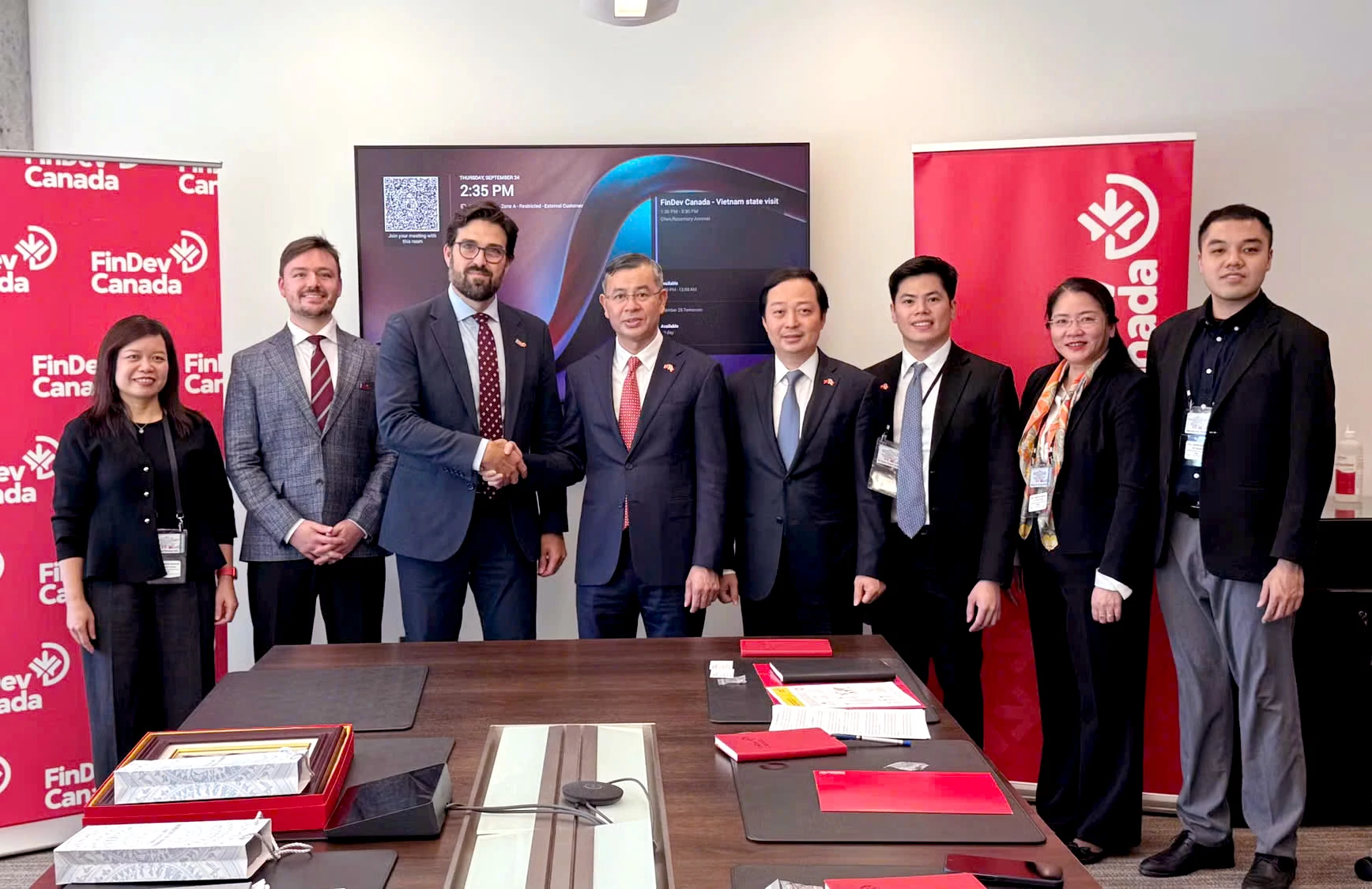 Bộ trưởng Ngô Văn Tuấn gặp xã giao với Bộ trưởng Tài chính Canada và làm việc với Lãnh đạo FinDev Canada Bộ trưởng Ngô Văn Tuấn gặp xã giao với Bộ trưởng Tài chính Canada và làm việc với Lãnh đạo FinDev Canada