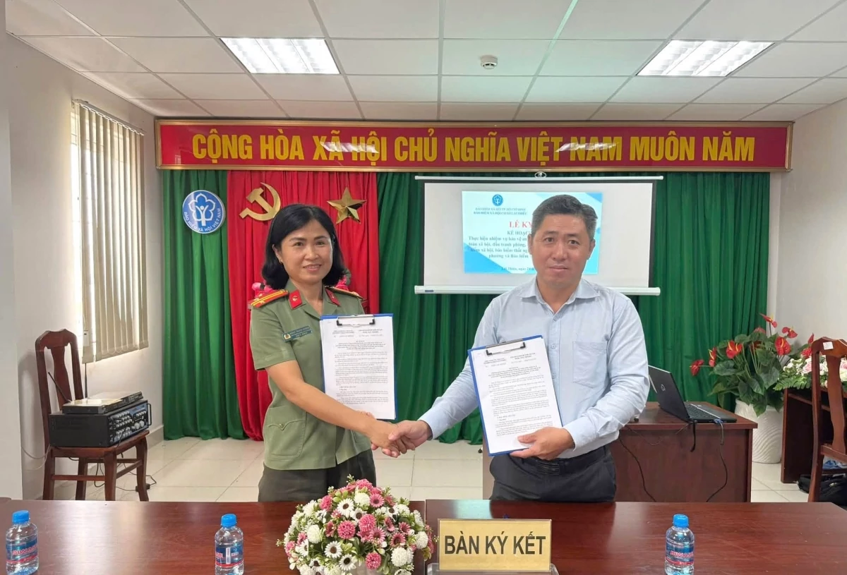 TP. Hồ Chí Minh: Công an 12 phường ký kết phối hợp xử lý nợ bảo hiểm xã hội