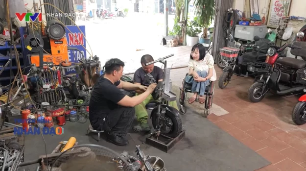 Với chị Nga, mỗi chiếc xe không chỉ là phương tiện đi lại mà còn là “đôi chân thứ hai”, giúp người khuyết tật chủ động hơn trong cuộc sống.