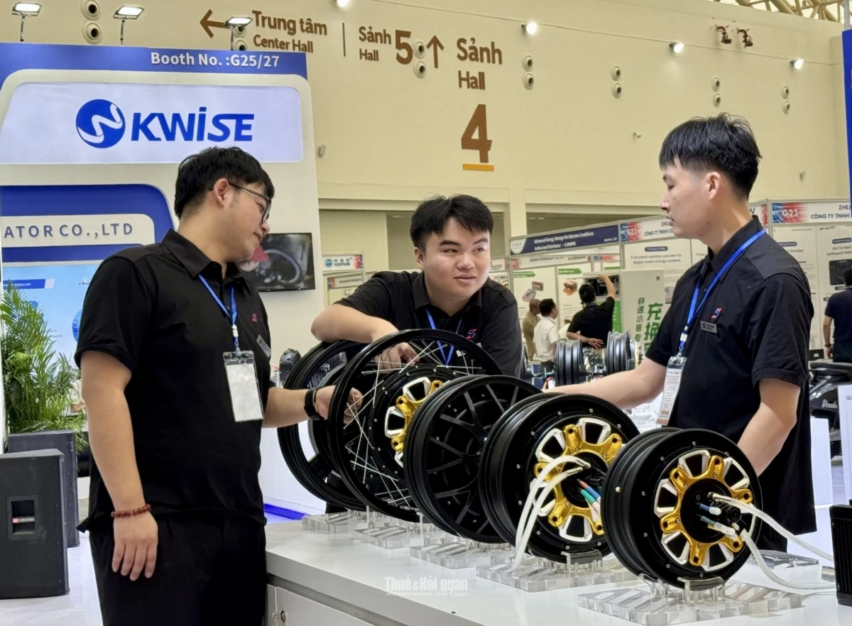 Doanh nghiệp kỳ vọng chính sách giảm thuế sẽ tạo thêm nguồn lực cho hoạt động sản xuất, kinh doanh. Ảnh: Hương Quỳnh.