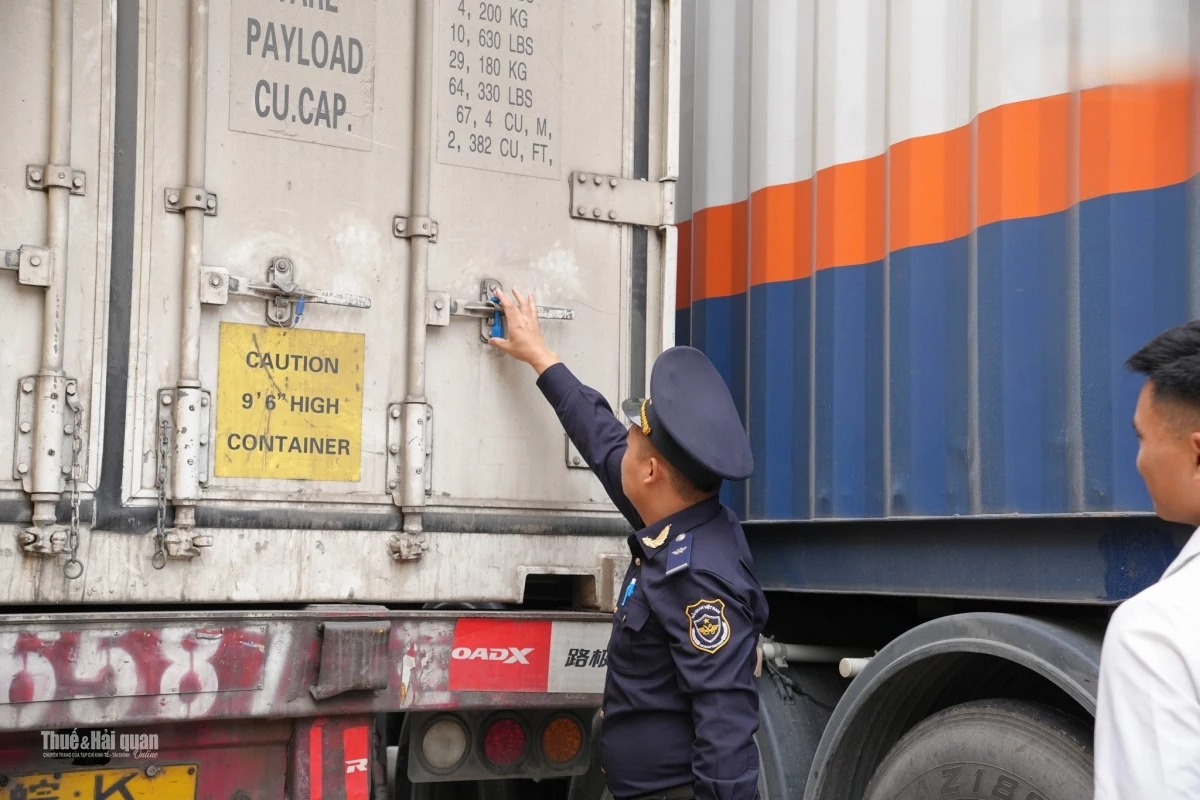 dự thảo Thông tư quy định danh mục hàng hóa nhập khẩu phải làm thủ tục hải quan tại cửa khẩu nhập. Ảnh: H.Nụ