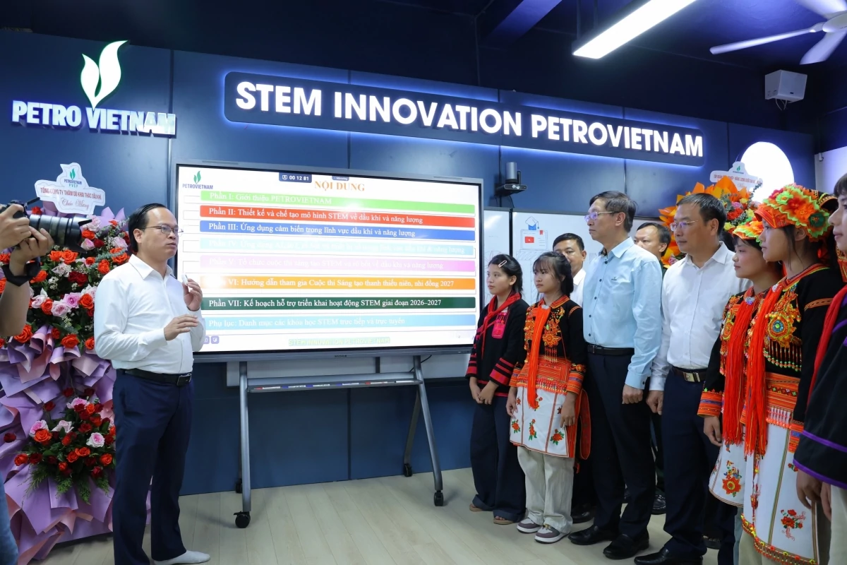 Trung thu đầu tiên dưới mái trường Petrovietnam: Thắp sáng niềm tin nơi biên cương Trung thu đầu tiên dưới mái trường Petrovietnam: Thắp sáng niềm tin nơi biên cương