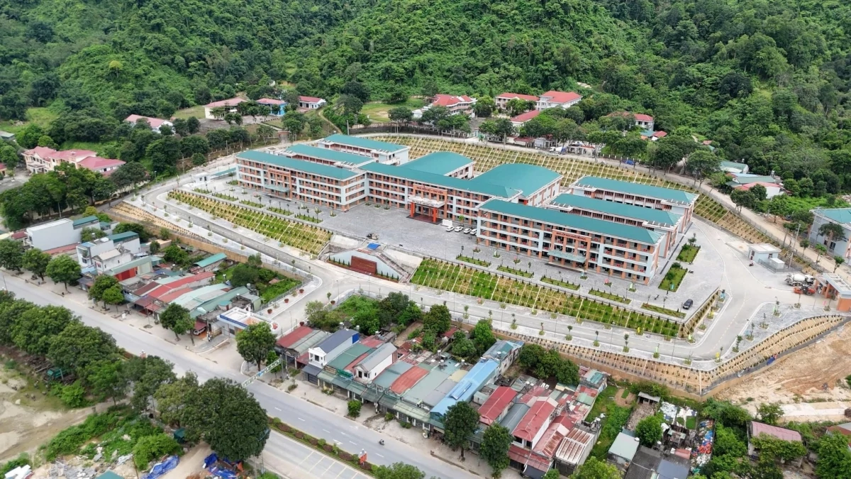 Trung thu đầu tiên dưới mái trường Petrovietnam: Thắp sáng niềm tin nơi biên cương Trung thu đầu tiên dưới mái trường Petrovietnam: Thắp sáng niềm tin nơi biên cương
