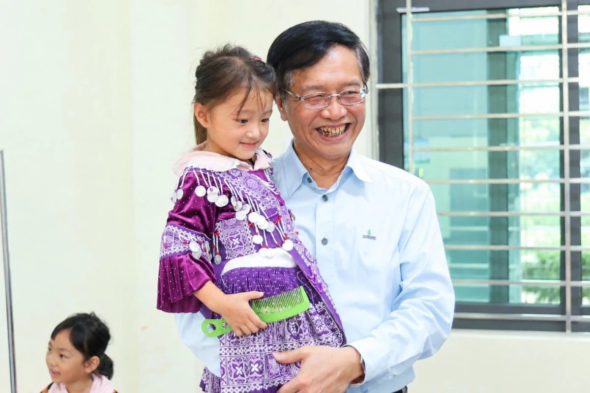 Trung thu đầu tiên dưới mái trường Petrovietnam: Thắp sáng niềm tin nơi biên cương Trung thu đầu tiên dưới mái trường Petrovietnam: Thắp sáng niềm tin nơi biên cương
