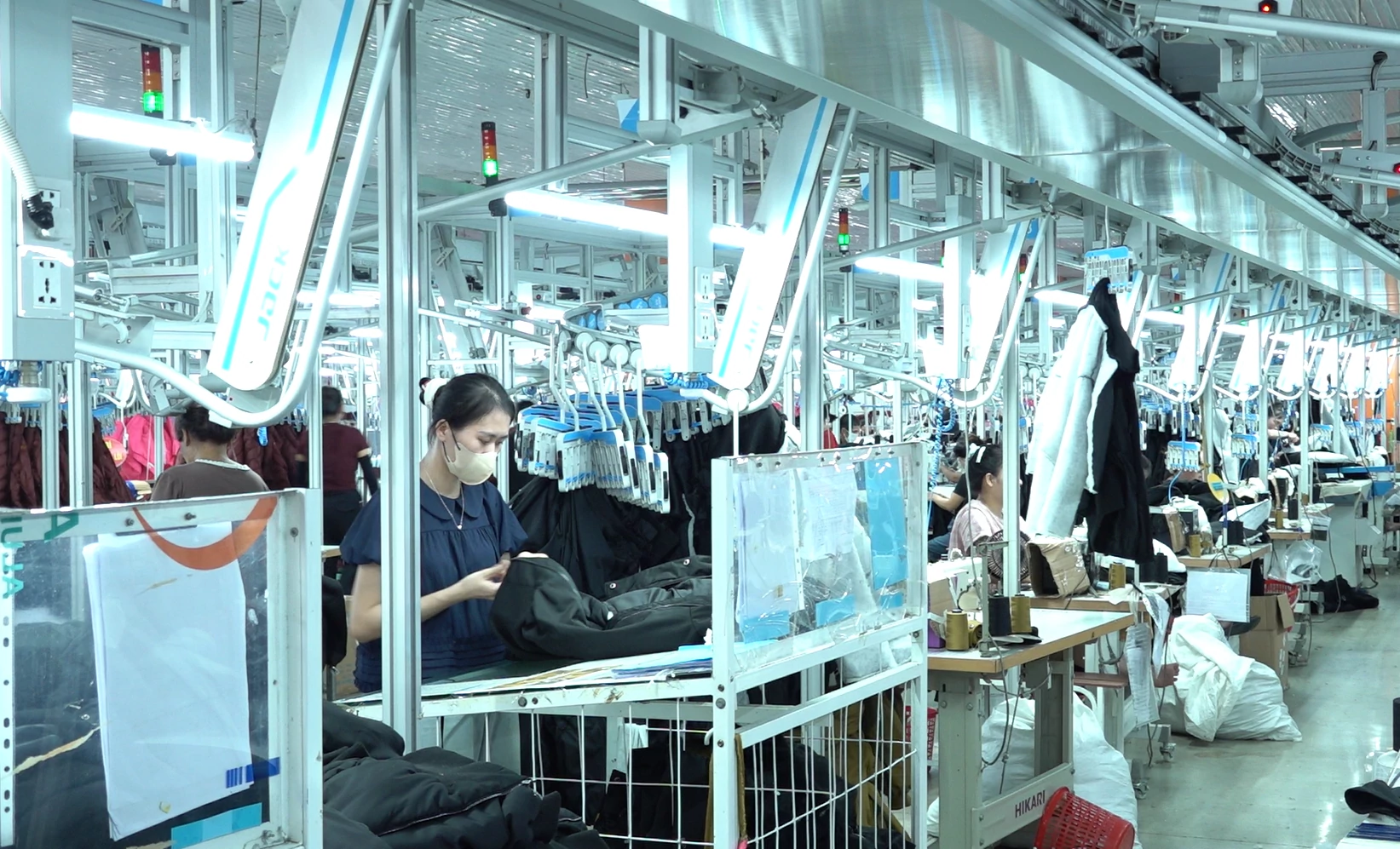 Hoạt động sản xuất tại Công ty CP Đầu tư quốc tế Thagaco, Thái Nguyên. Ảnh: Quang Hùng