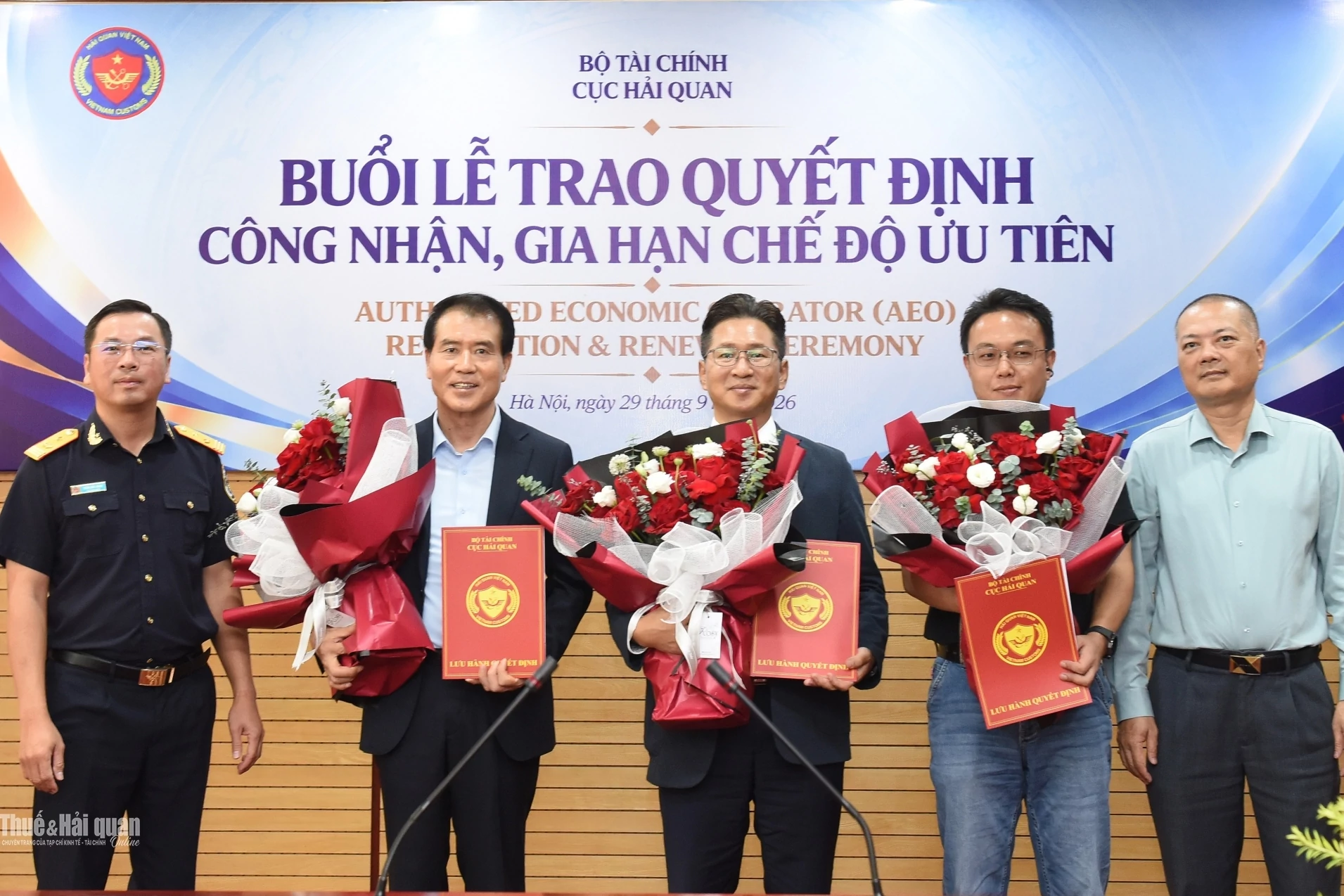 hai quan trao cong nhan doanh nghiep uu tien cho 3 doanh nghiep fdi