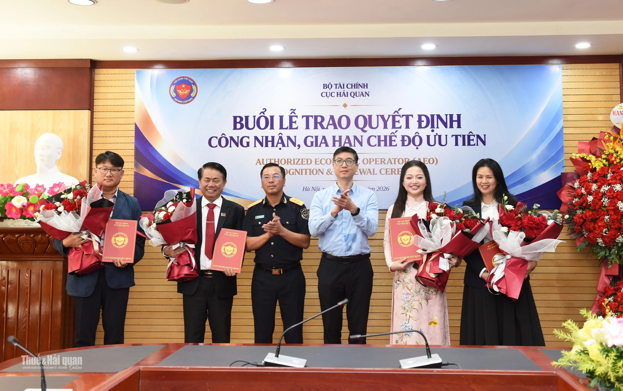 Hải quan trao công nhận doanh nghiệp ưu tiên cho 3 doanh nghiệp FDI