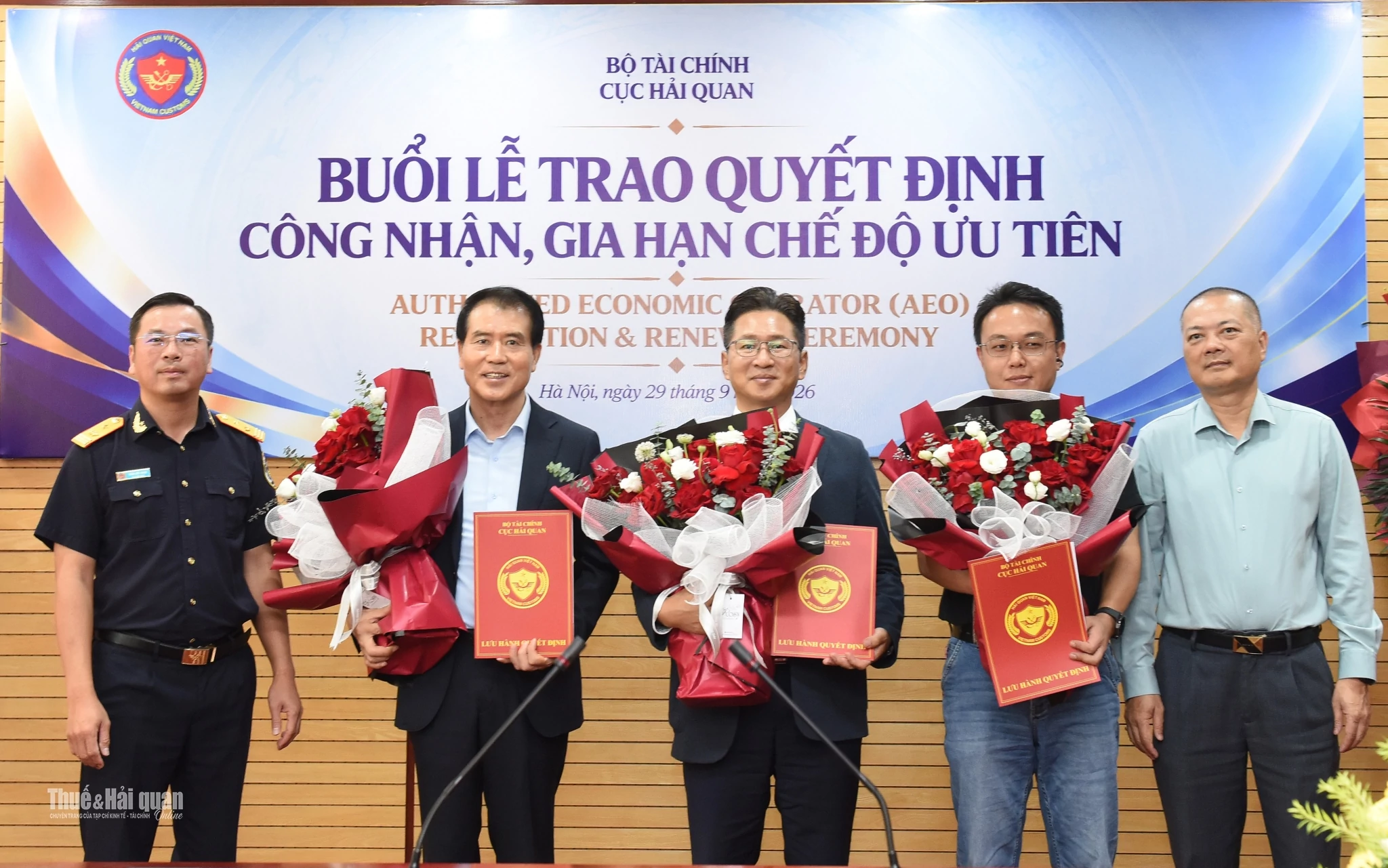 Hải quan trao công nhận doanh nghiệp ưu tiên cho 3 doanh nghiệp FDI