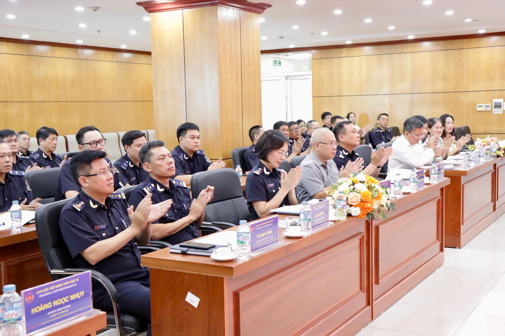 Chủ tịch UBND TP. Hải Phòng dự sinh hoạt Đảng chuyên đề tại Hải quan khu vực III