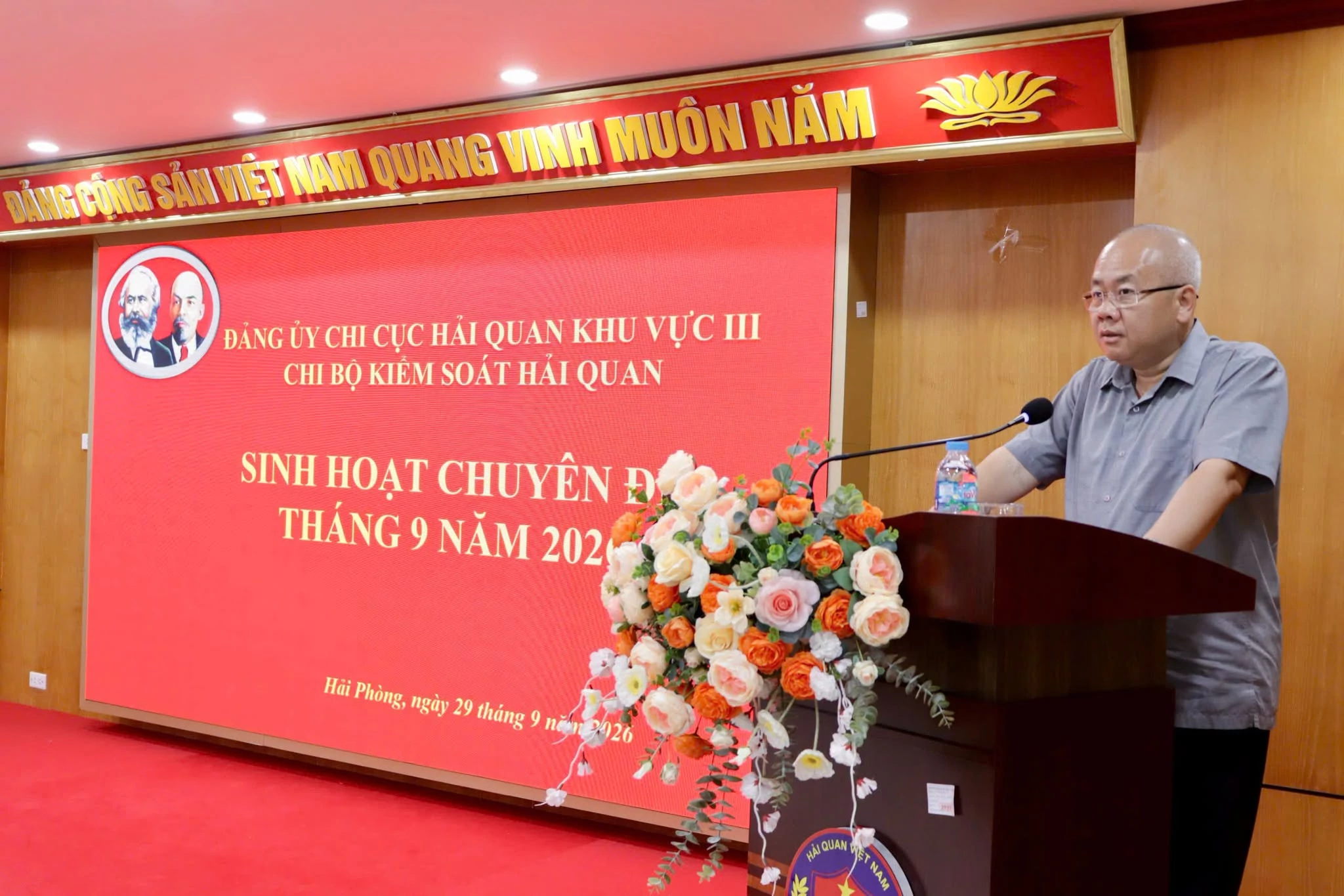 Chủ tịch UBND TP. Hải Phòng dự sinh hoạt Đảng chuyên đề tại Hải quan khu vực III