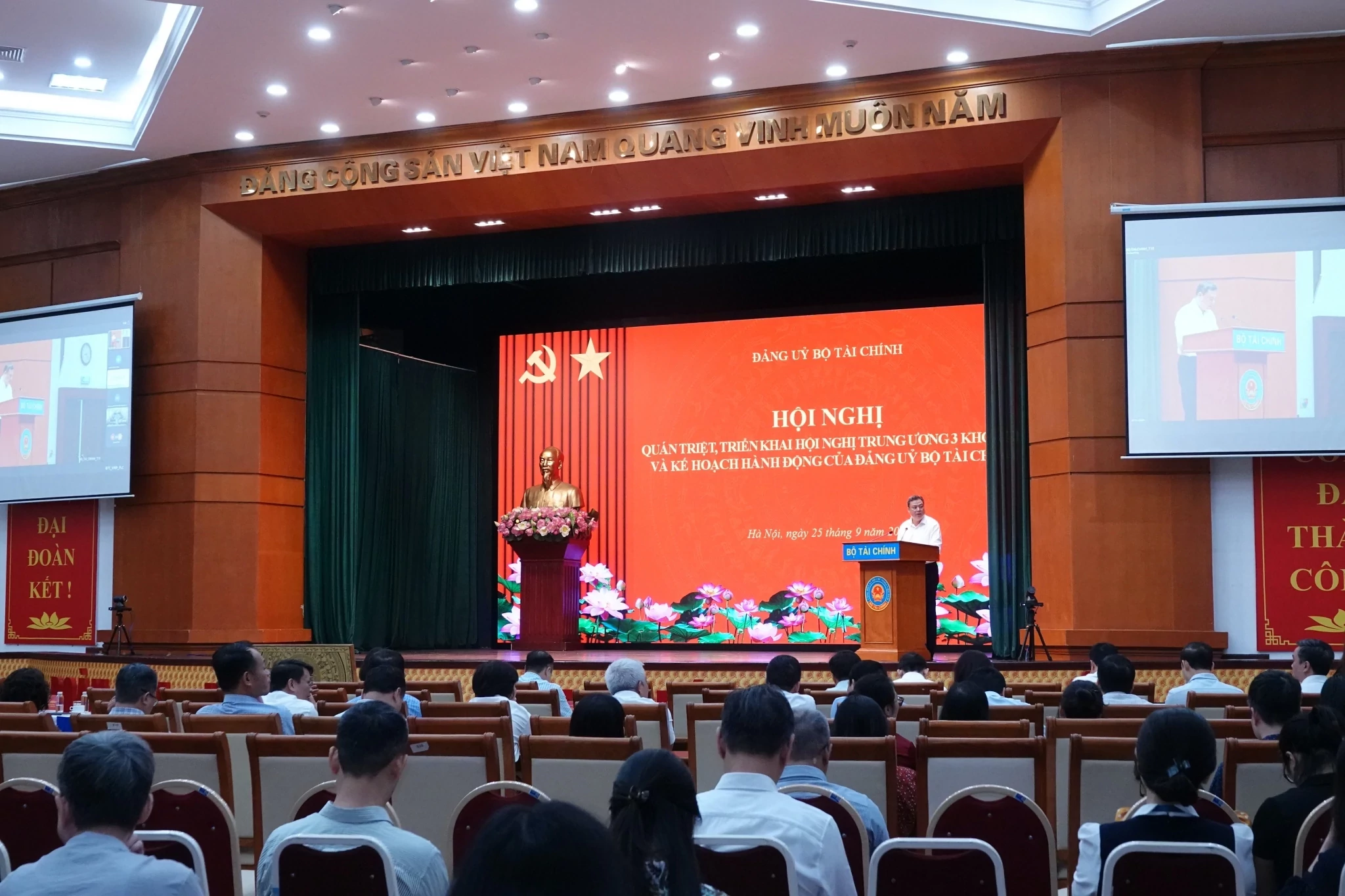 Đảng ủy Bộ Tài chính tiếp tục nâng cao chất lượng đội ngũ đảng viên