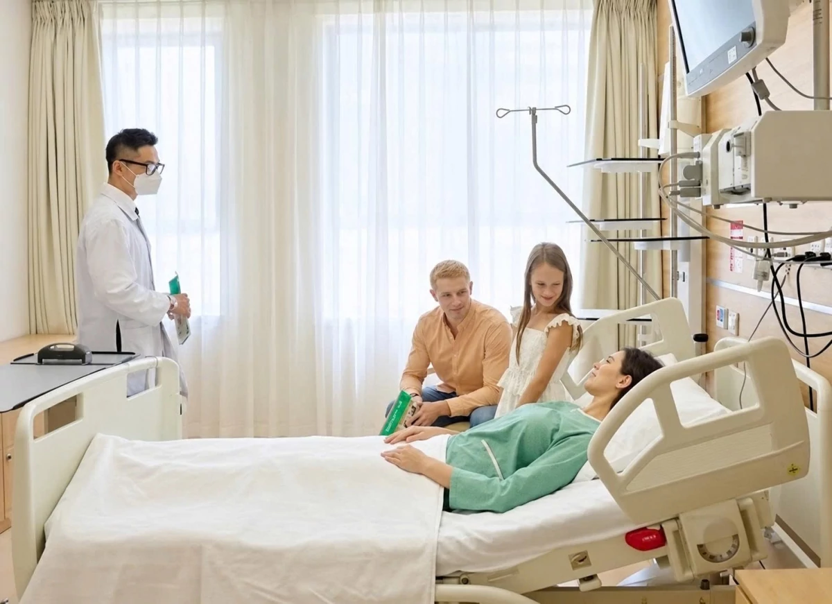 Du khách nước ngoài trải nghiệm dịch vụ y tế tại TP. Hồ Chí Minh. Ảnh: CTV Du lịch y tế cần một hệ sinh thái để bứt phá