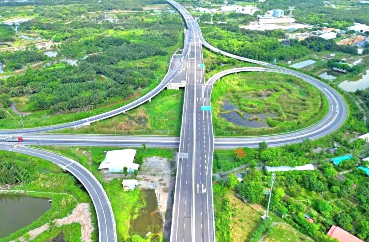 Thông xe cao tốc Bến Lức - Long Thành, rút ngắn hành trình Đông – Tây Nam Bộ Thông xe cao tốc Bến Lức - Long Thành, rút ngắn hành trình Đông – Tây Nam Bộ