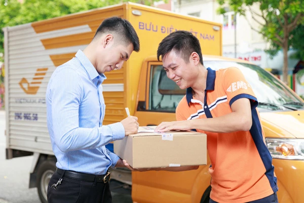 Thông tư số 142/2026/TT-BTC là quy định về việc doanh nghiệp chuyển phát nhanh thực hiện nghĩa vụ tài chính thay cho chủ hàng. Nguồn: Bưu điện Việt Nam