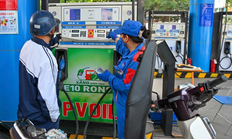 Điều chỉnh giá bán xăng dầu trong nước từ 15h ngày 1/10 Điều chỉnh giá bán xăng dầu trong nước từ 15h ngày 1/10