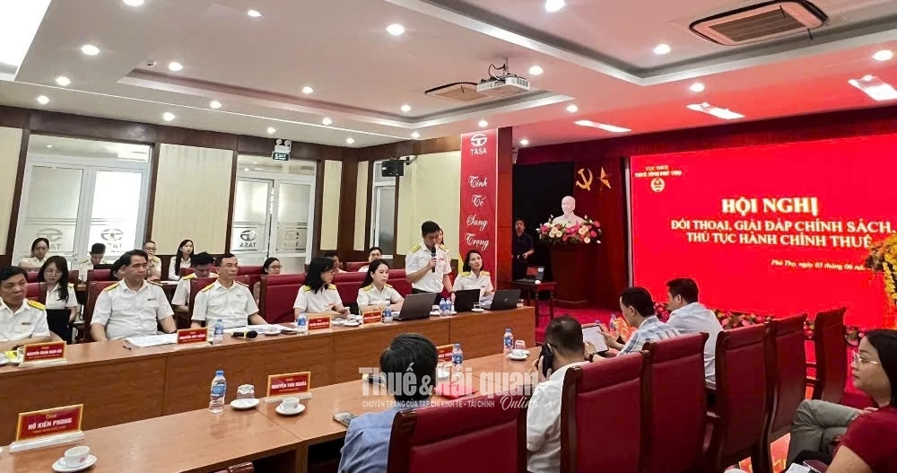 Thời gian qua, các cơ quan Thuế trên địa bàn tỉnh Phú Thọ thường xuyên tổ chức các cuộc đối thoại, tháo gỡ vướng mắc cho người nộp thuế. Ảnh: Văn Học.
