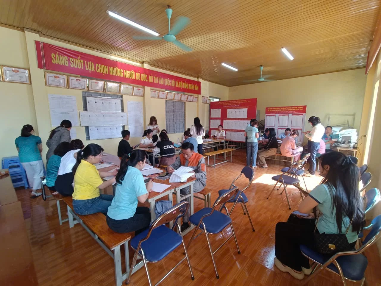 Lai Châu củng cố nguồn thu gắn với hỗ trợ sản xuất kinh doanh