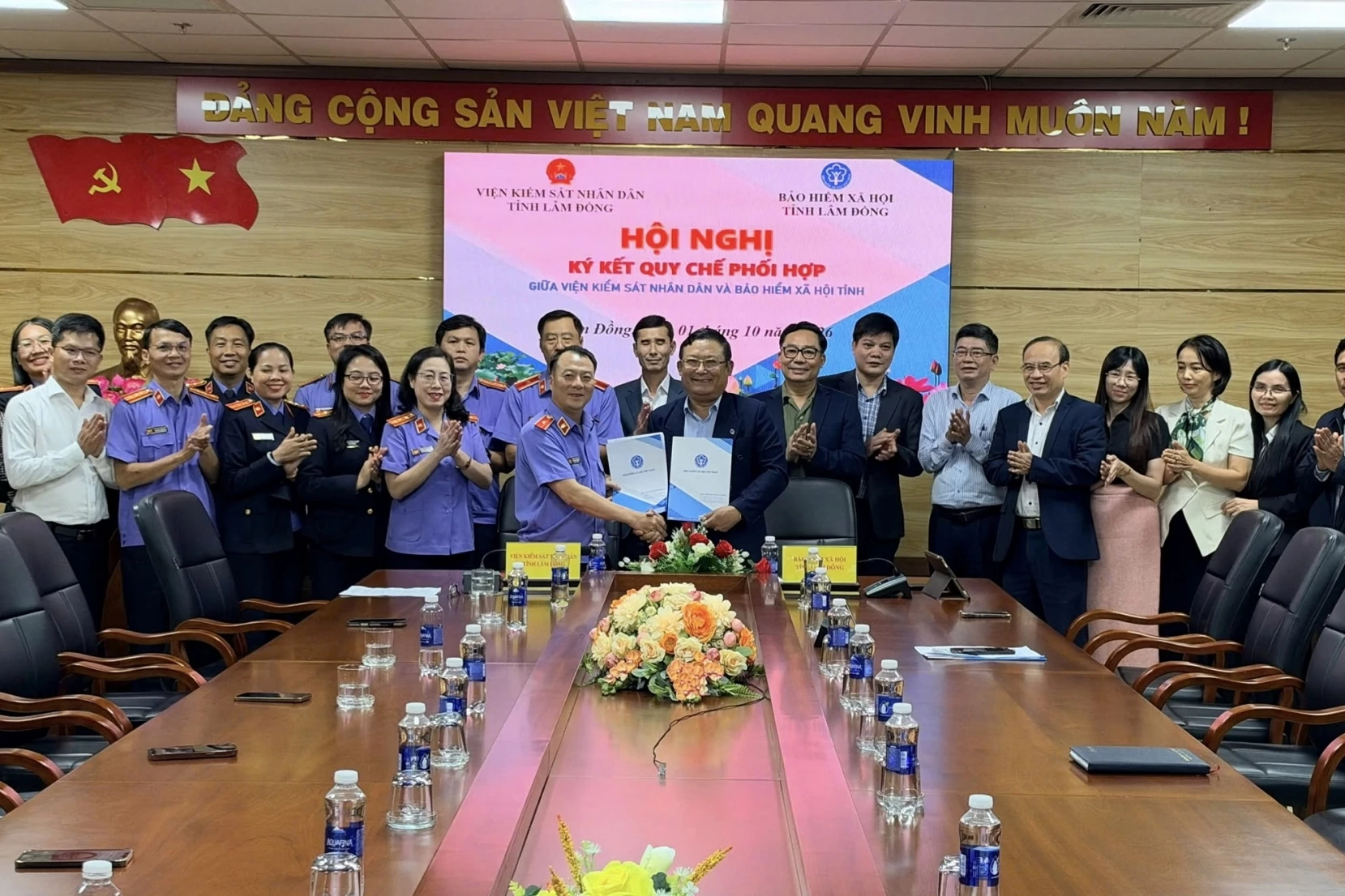 lam dong 17 vien kiem sat nhan dan khu vuc va 20 bhxh co so phoi hop thu hoi no bhxh