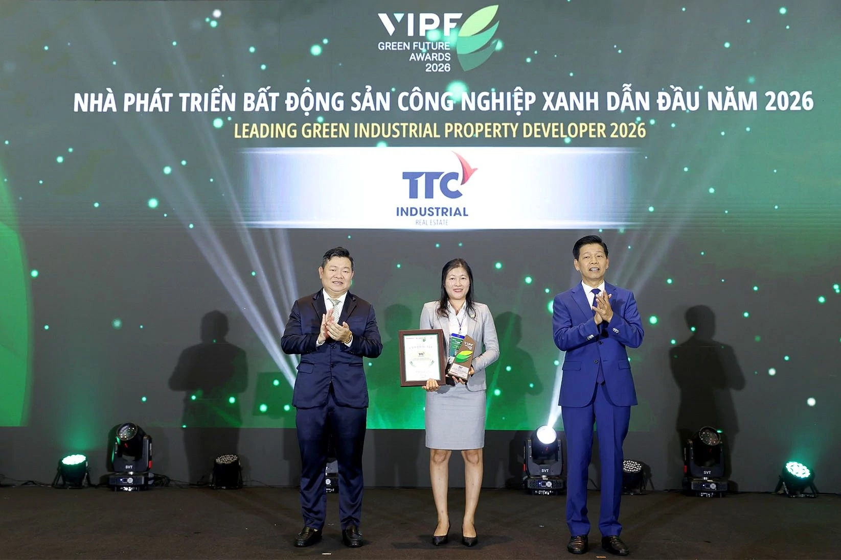 Bà Đinh Thị Ngọc Trang - Phó Tổng Giám đốc TTC IZ, đại diện doanh nghiệp nhận giải thưởng. Bà Đinh Thị Ngọc Trang - Phó Tổng Giám đốc TTC IZ, đại diện doanh nghiệp nhận giải thưởng.