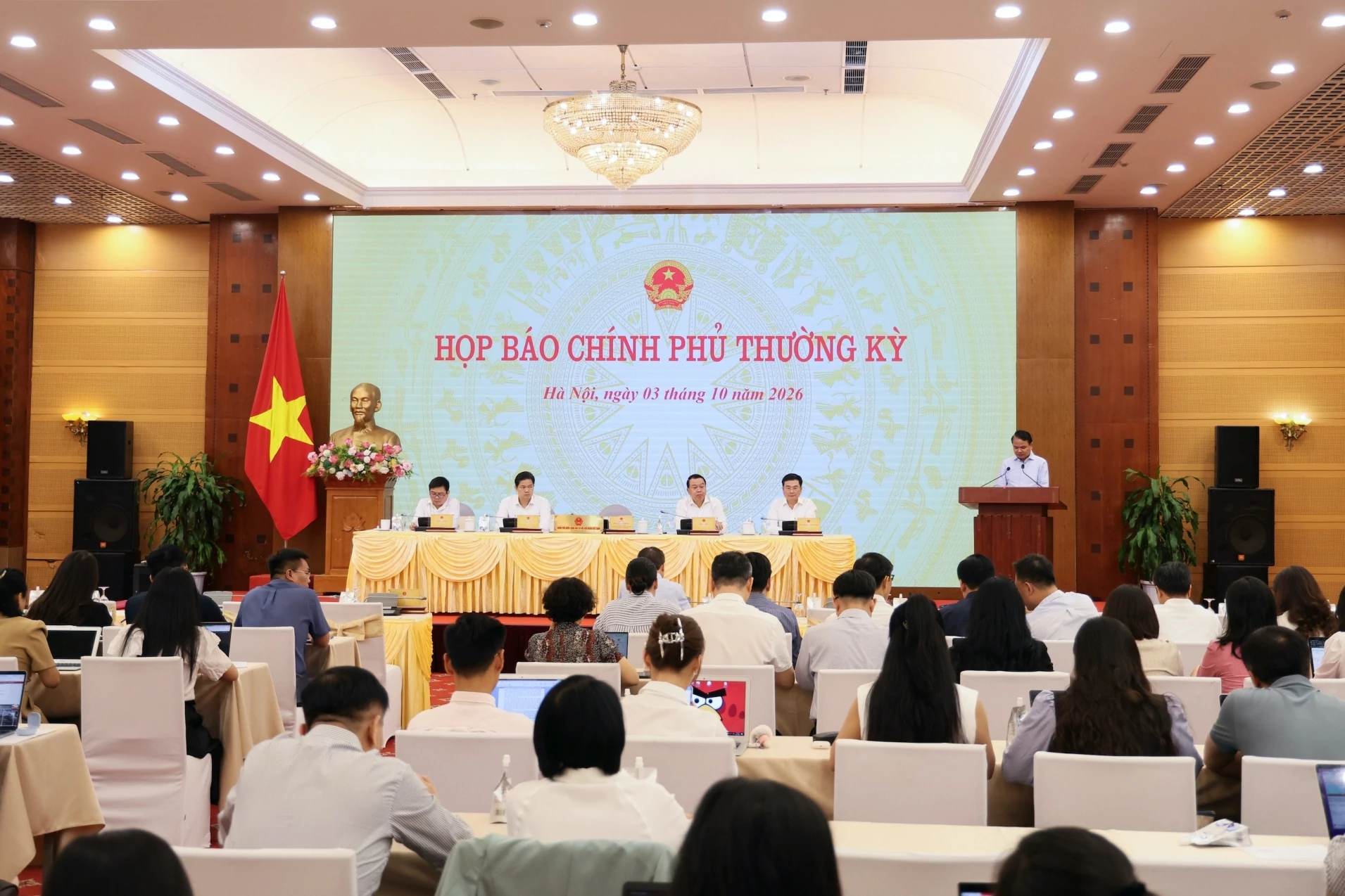 chinh phu kien dinh muc tieu tang truong 2 con so tang toc trong 3 thang cuoi nam