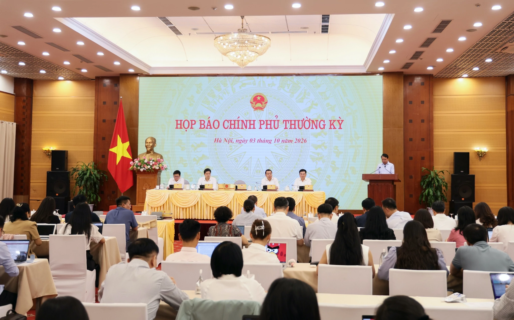 Chính phủ kiên định mục tiêu tăng trưởng 2 con số, tăng tốc trong 3 tháng cuối năm Chính phủ kiên định mục tiêu tăng trưởng 2 con số, tăng tốc trong 3 tháng cuối năm
