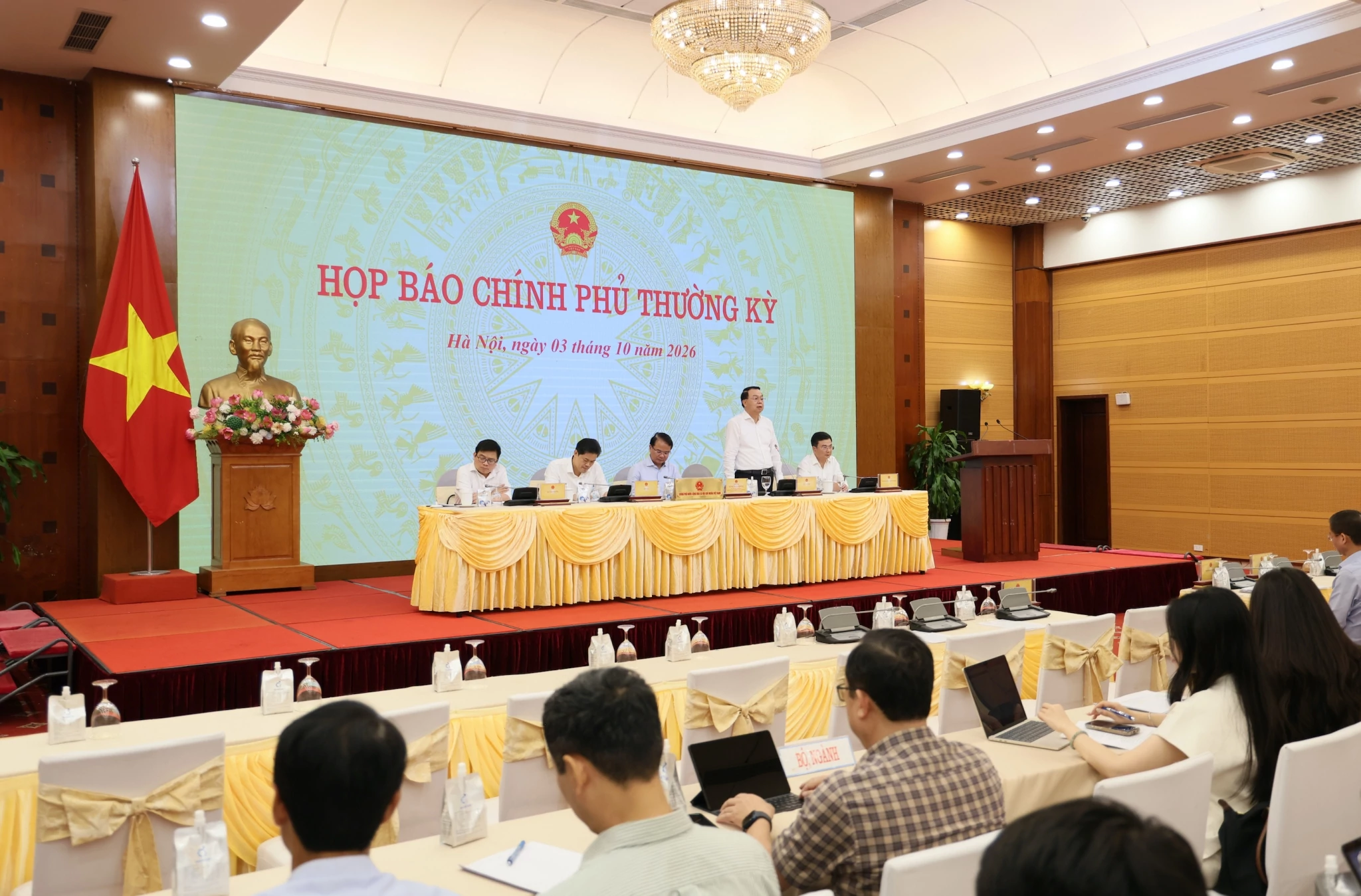 Chính phủ kiên định mục tiêu tăng trưởng 2 con số, tăng tốc trong 3 tháng cuối năm Chính phủ kiên định mục tiêu tăng trưởng 2 con số, tăng tốc trong 3 tháng cuối năm