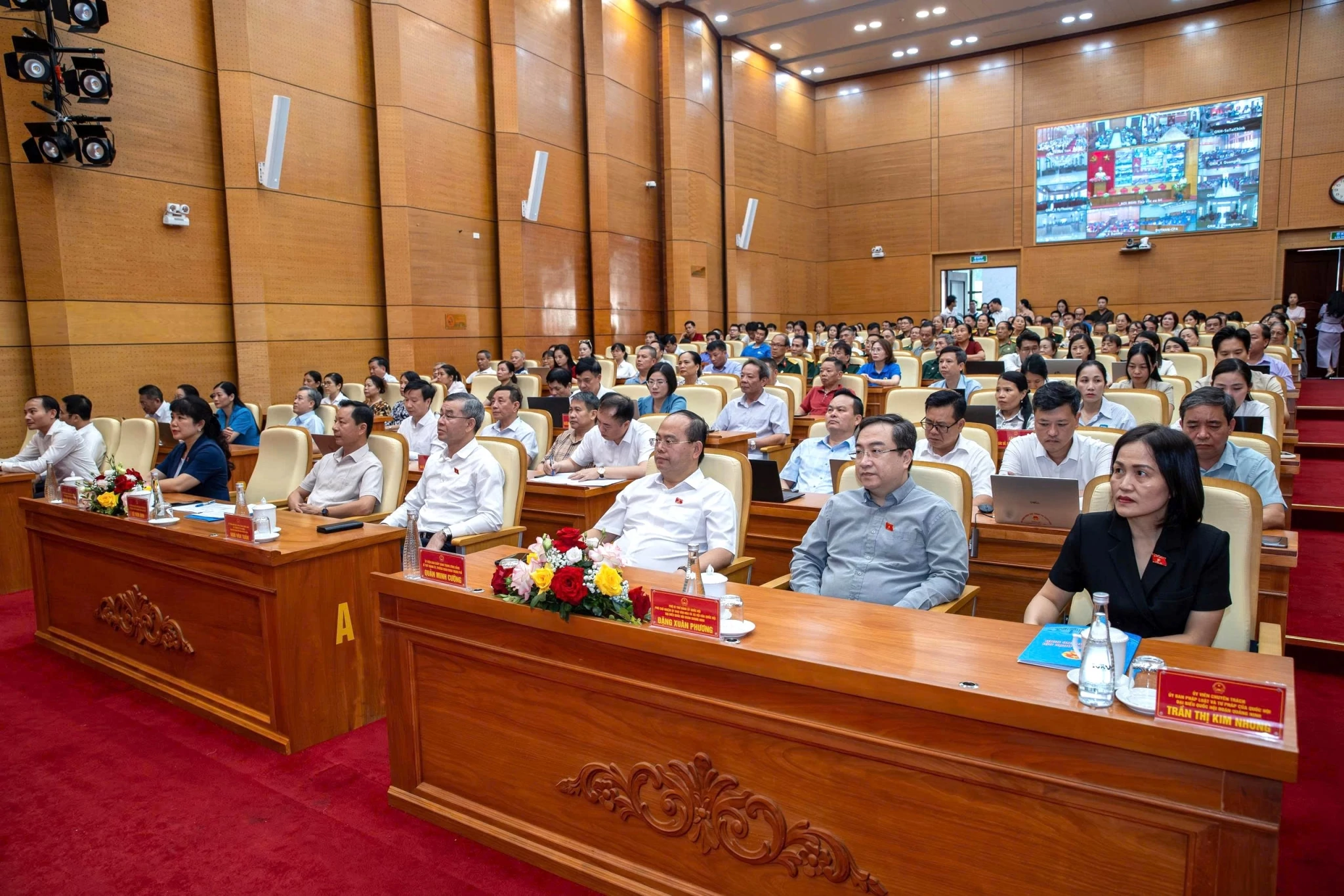 Bộ trưởng Ngô Văn Tuấn tiếp xúc cử tri trước Kỳ họp thứ 2, Quốc hội khóa XVI Bộ trưởng Ngô Văn Tuấn tiếp xúc cử tri trước Kỳ họp thứ 2, Quốc hội khóa XVI