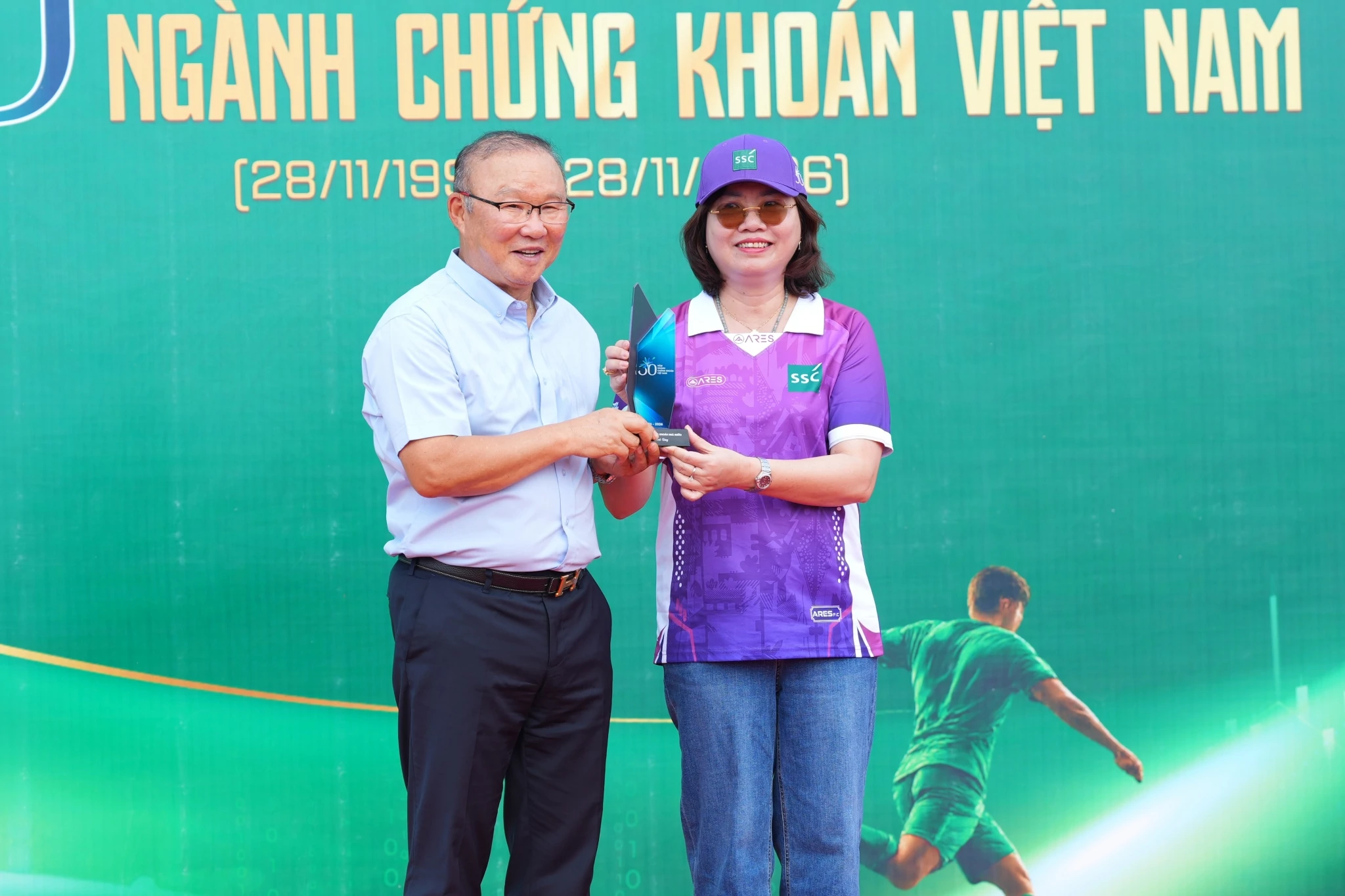 Khởi tranh giải bóng đá chào mừng 30 năm ngành Chứng khoán Việt Nam