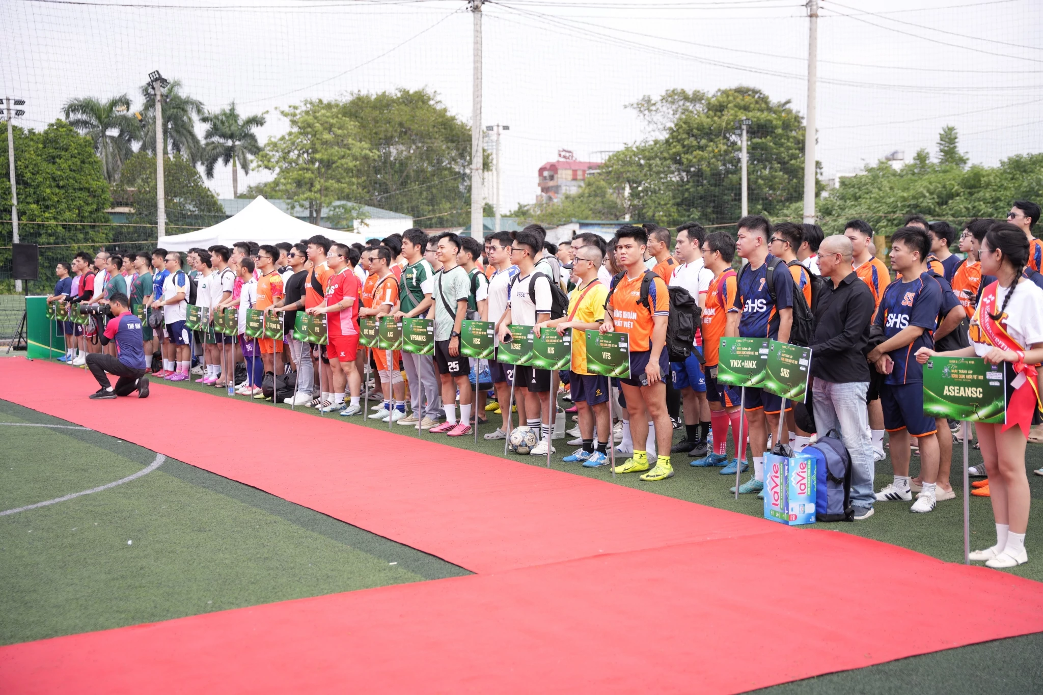 Khởi tranh giải bóng đá chào mừng 30 năm ngành Chứng khoán Việt Nam