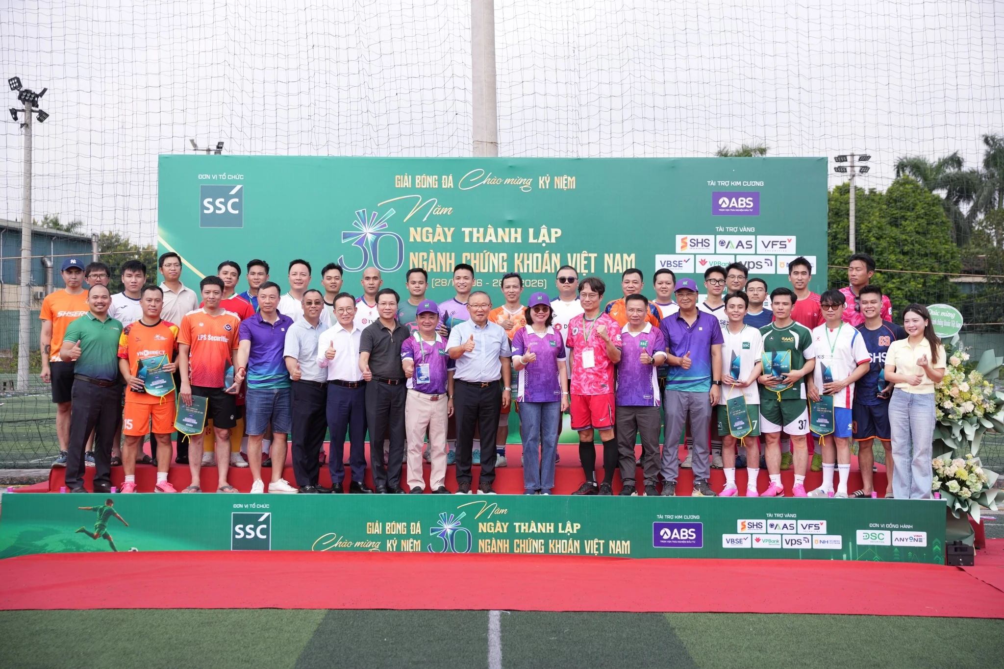 Khởi tranh giải bóng đá chào mừng 30 năm ngành Chứng khoán Việt Nam