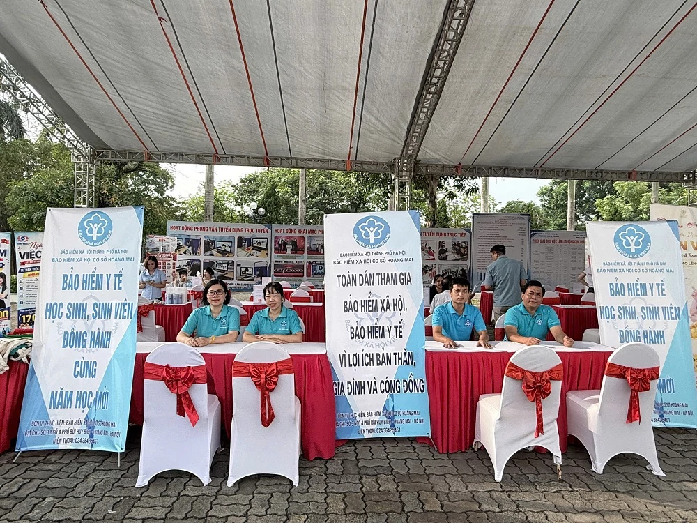 Tuyên truyền chính sách an sinh tại Phiên giao dịch việc làm lưu động