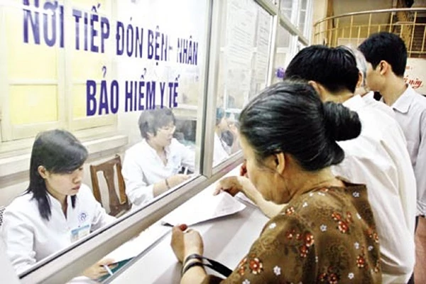 Có được hoàn tiền đã mua bảo hiểm y tế khi đủ điều kiện chuyển sang diện được hỗ trợ?