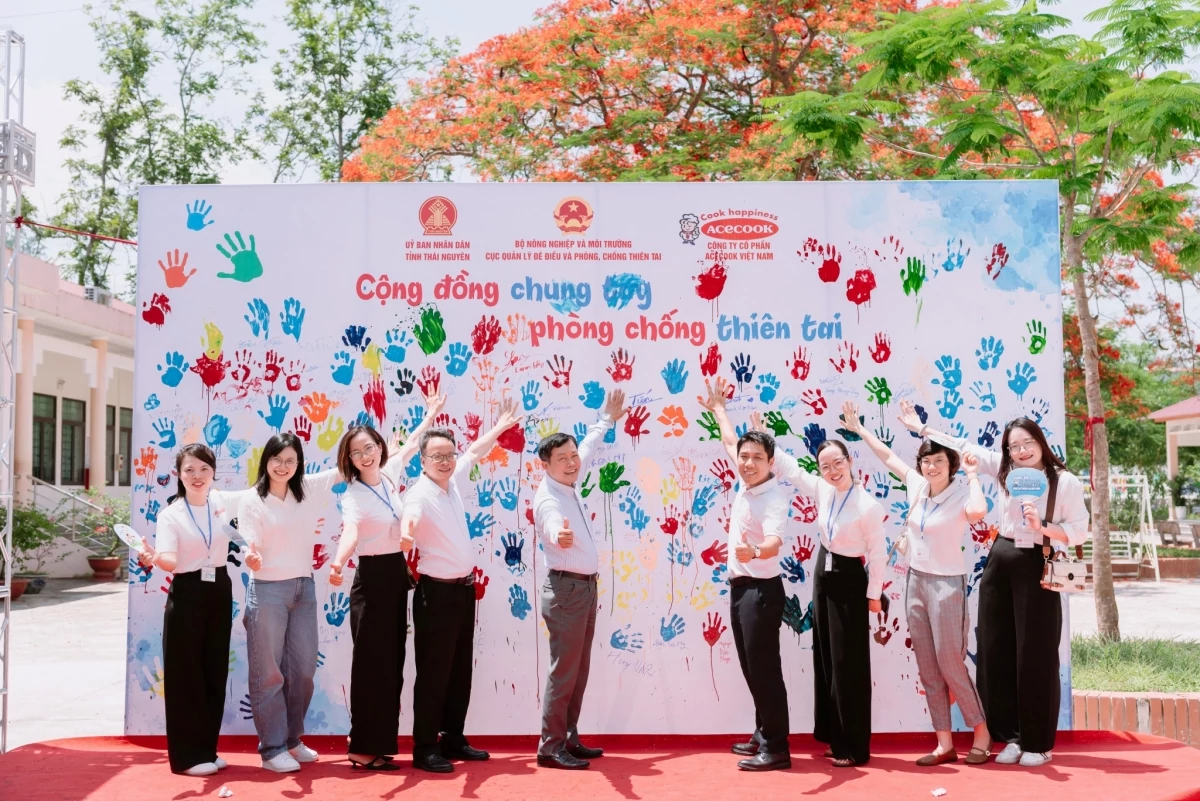 Acecook Việt Nam đồng hành cùng Cục Quản lý đê điều và Phòng chống thiên tai triển khai chuỗi hoạt động tuyên truyền, giáo dục kiến thức cho cộng đồng. Acecook Việt Nam lan tỏa hành trình