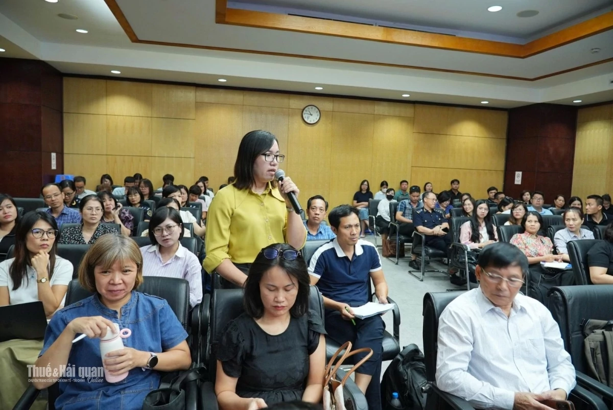 Đại biểu tham gia ý kiến về các nội dung dự kiến sửa đổi, bổ sung quy định hải quan sát thực tiễn gia công, sản xuất xuất khẩu. Ảnh: Cục Hải quan