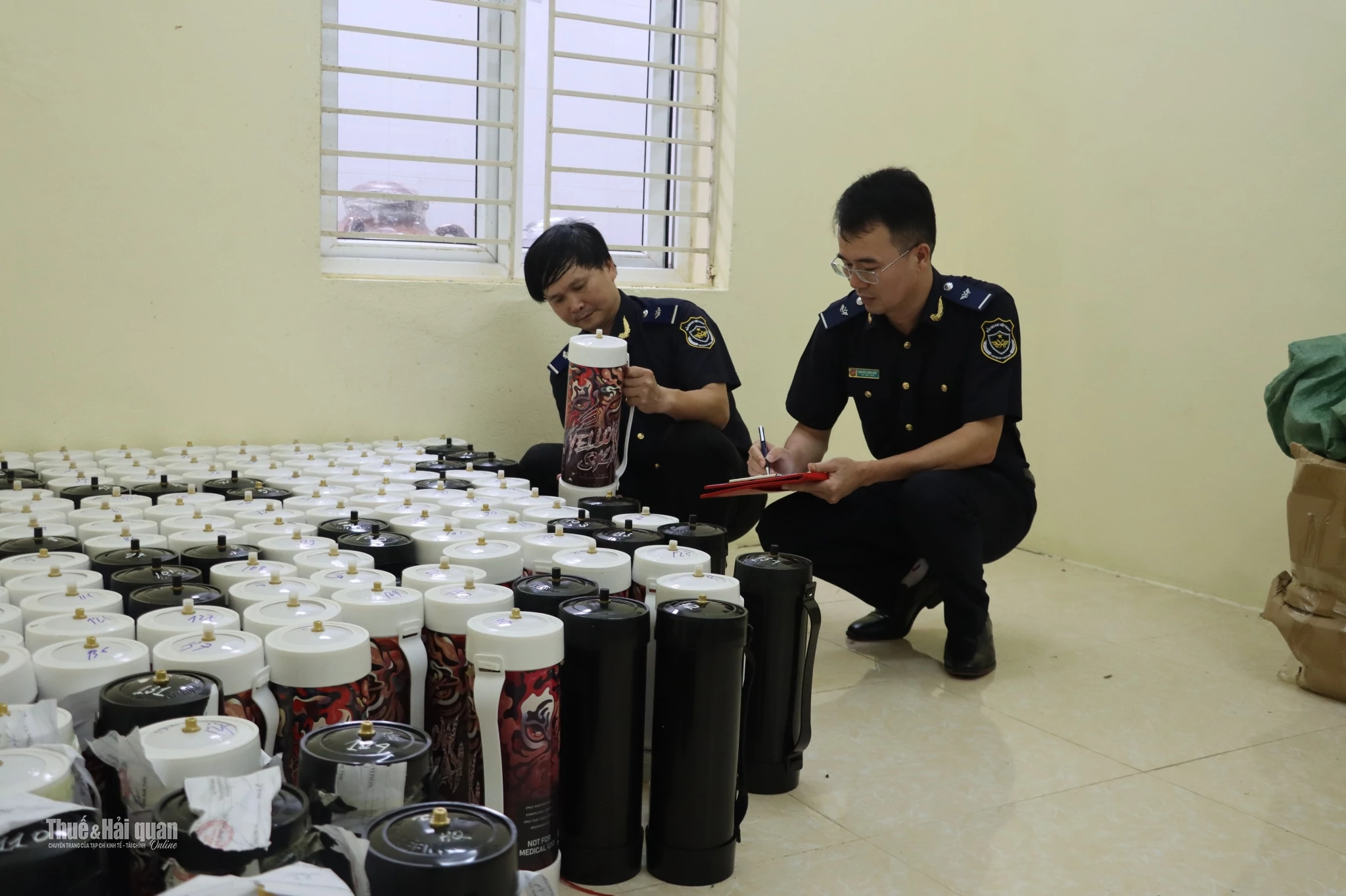 Lợi dụng nhập khẩu hợp pháp khí cười để sử dụng trái phép trong lĩnh vực giải trí
