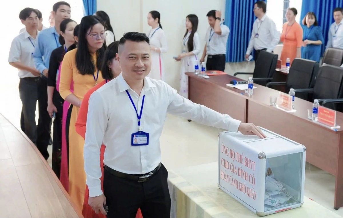 Lâm Đồng: Ấm lòng những tấm thẻ BHYT đến với người dân có hoàn cảnh khó khăn