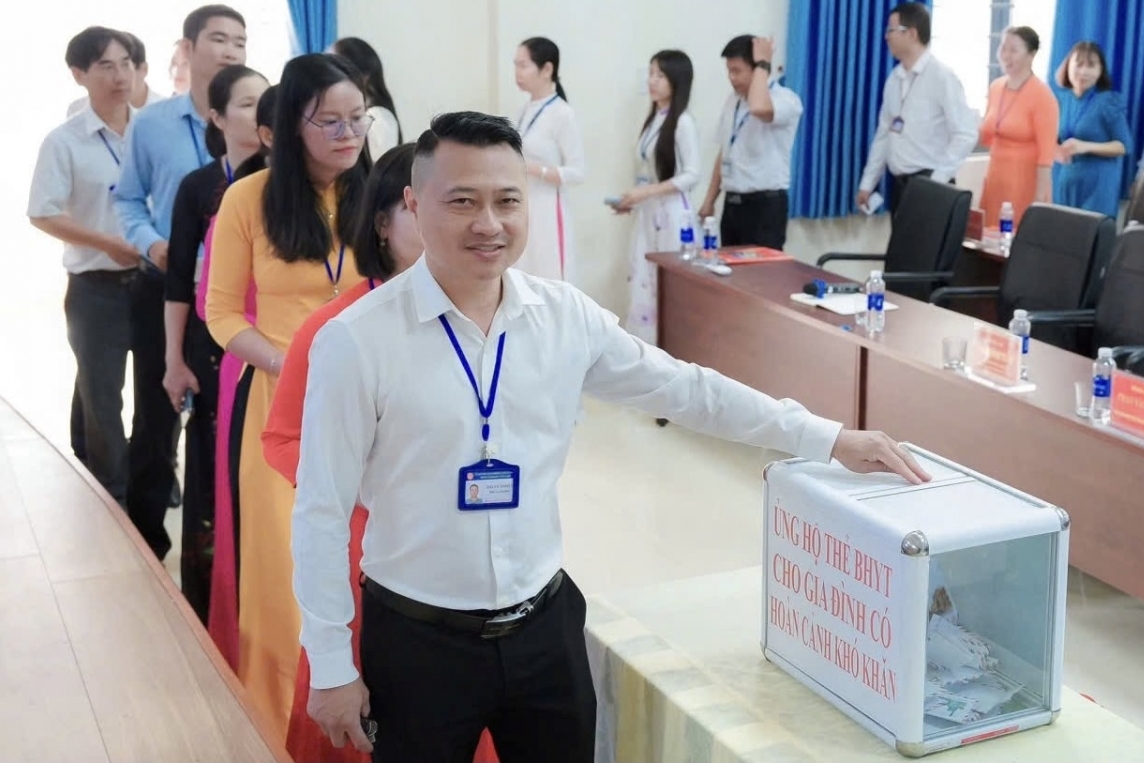 Lâm Đồng: Ấm lòng những tấm thẻ BHYT đến với người dân có hoàn cảnh khó khăn