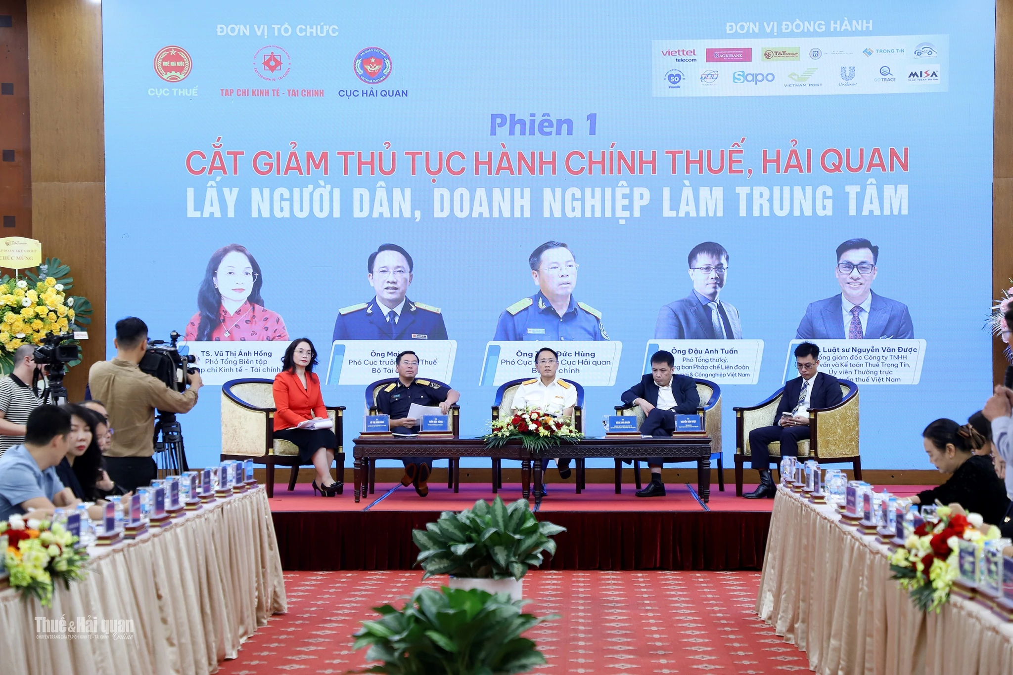 Phiên thảo luận Cắt giảm thủ tục hành chính thuế, hải quan - lấy người dân, doanh nghiệp làm trung tâm. Ảnh: Thanh Hằng