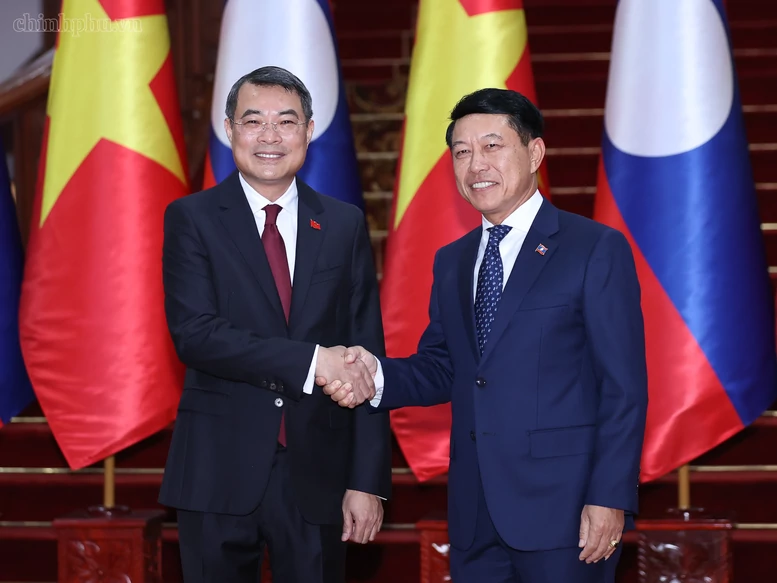Thủ tướng Lào Saleumxay Kommasith chủ trì lễ đón chính thức Thủ tướng Lê Minh Hưng Thủ tướng Lào Saleumxay Kommasith chủ trì lễ đón chính thức Thủ tướng Lê Minh Hưng